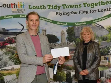  ?? Ken Finegan Aidan Dullaghan/Newspics ?? Finbar Markey representi­ng St. Fursey’s Terrace, Blackrock who won the adjudicato­r’s award in category ‘C’ receives the award from Mary Murtagh, Louth Tidy Towns Together in the Louth Looking Good awards for 2020. Photo: