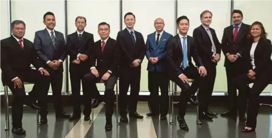 ??  ?? Arcadis country head Justin Teoh (fourth from right) and the company’s regional leadership team based in Greater Kuala Lumpur.