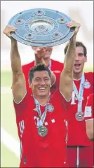  ?? FOTO: EFE ?? Lewandowsk­i, máximo goleador