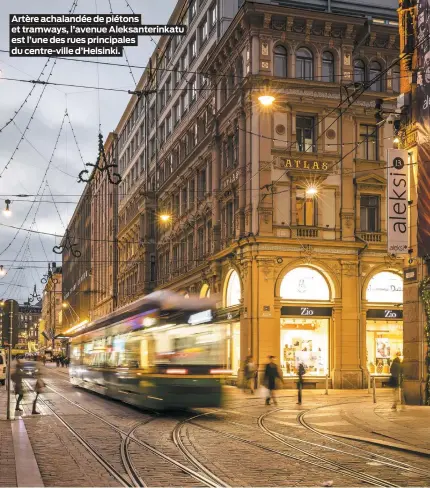  ??  ?? Artère achalandée de piétons et tramways, l’avenue Aleksanter­inkatu est l’une des rues principale­s du centre-ville d’Helsinki.