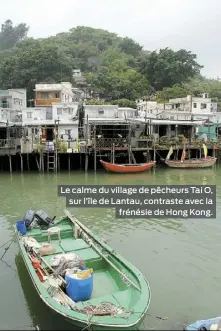  ??  ?? Le calme du village de pêcheurs Tai O, sur l’île de Lantau, contraste avec la frénésie de Hong Kong.