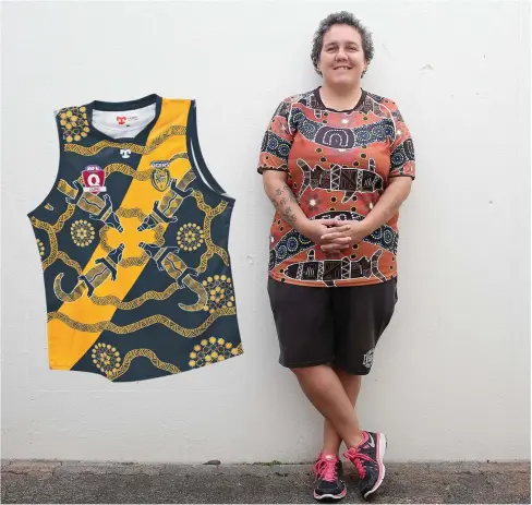  ?? Picture: JUSTIN BRIERTY ?? Indigenous artist Shannon Shaw designed the guernseys for the North Cairns Tigers’ Dreamtime by the Sea clash.