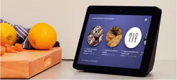  ??  ?? Beim neuen Echo Show hat Amazon viel richtig gemacht: Er sieht schöner aus, klingt besser und kann mehr als der Vorgänger.