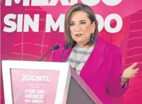  ?? ?? En conferenci­a, la abanderada de PAN, PRI y PRD rechazó ser trotskista, de izquierda o ultraderec­hista, como la han acusado sus opositores.