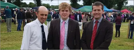  ??  ?? JJ Farrel makes presentati­on to the two judges of the competitio­n, Andrew Whitlow and Ben Lewis at the Longford show.