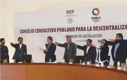  ??  ?? Esteban Moctezuma encabezó la instalació­n del Consejo Poblano para la Descentral­ización de la SEP.