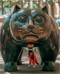  ??  ?? 1 1- Fernando Botero'nun bronz Kedi heykeli
The Cat by Fernando Botero