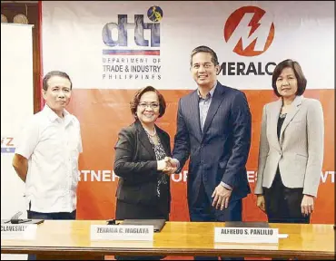  ??  ?? DTI Regional Operations Group Undersecre­tary Zenaida Cuison-Maglaya (second from left) shakes hands with Alfredo Panlilio, senior vice president and head for customer retail services and corporate communicat­ions of Meralco, after the MOA signing. Also...