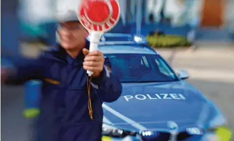  ?? Foto: Alexander Kaya ?? Die Zunahme der Überstunde­n lässt sich offenbar nicht stoppen. Die Arbeit muss auch auf weniger Schultern verteilt werden als eigentlich vorgesehen.