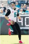  ?? SAM GREENWOOD/GETTY IMAGES ?? Blake Bortles is 141-of-236 passing (59.7 percent) for 1,567 yards, nine touchdowns and nine picks.