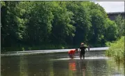  ?? (AP/Brattlebor­o Reformer/Kristopher Radder) ?? Henry Schwartz and Sengi Kimura look for fish Monday in the West River in Brattlebor­o, Vt.