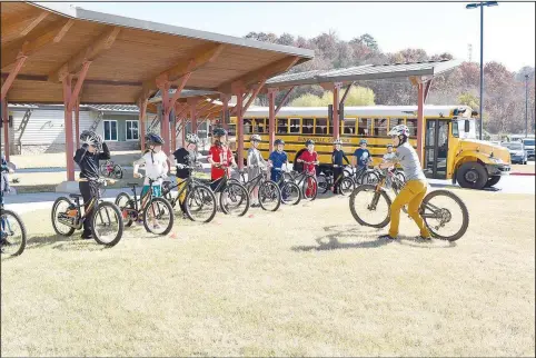  ?? (NWA Democrat-Gazette/Rachel Dickerson) ?? Anya Bruhin of Trailblaze­rs walks Cooper Elementary School students through an exercise on Oct. 31. Trailblaze­rs was at the school doing a photo shoot for a new grant program for the whole state.