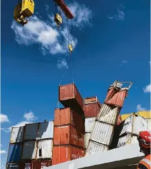  ?? Key Bridge Response 2024 Unified Command via Associated Press ?? Response crews begin removing shipping containers from the deck of the cargo ship Dali on Sunday in Baltimore.