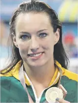  ?? Picture: Getty Images ?? GOLD RUSH. Schoenmake­r poses with one of her two gold medals at the Commonweal­th Games.