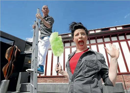  ?? MARTIN DE RUYTER/ STUFF ?? Entertaine­rs, Lizzie Tollemache and David Ladderman, from the independen­t theatre company Rollicking Entertainm­ent Ltd, kick off this year’s Nelson Arts Festival with a slapstick children’s show.