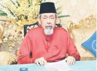  ??  ?? PATUHI SOP: Tun Juhar ketika menyampaik­an Perutusan Hari Raya Aidilfitri 1441H/2020M.