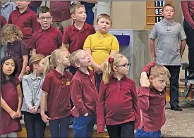  ?? MINDY MCKENZIE/SDG ?? Newspapers
These little ones look on during dress rehearsal at Sacred Heart.