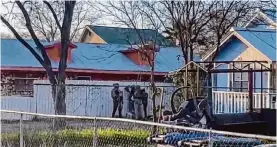  ?? Courtesy of Bexar County Sheriff's Office ?? Video by the Bexar County Sheriff ’s Office shows two SWAT deputies checking two people Thursday at a house in the 1400 block of West Southcross Boulevard.