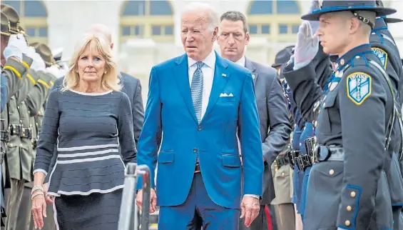  ?? AFP ?? Pareja. El presidente Joe Biden y su esposa, Jill, en una reciente aparición pública. La cumbre complica su estrategia para la región.