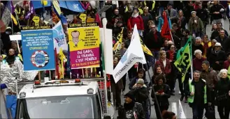 ?? (Photo doc Patrick Blanchard) ?? Les syndicats annoncent une forte mobilisati­on demain, comme ici le  décembre à Toulon.