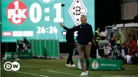  ??  ?? New Borussia Mönchengla­dbach coach Adi Hütter got off to a winning start against Kaiserslau­tern