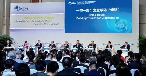  ??  ?? Session parallèle de la Conférence annuelle 2019 du Forum de Boao pour l’Asie : « “La Ceinture et la Route” : construire des ‘‘routes’’ pour la mondialisa­tion »