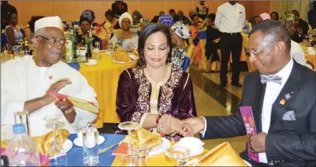  ?? Mubo Peters. ?? L-R: Former Minister of Defence, General T. Y. Danjuma (rtd); his wife, Daisy; and Chairman, Nigeria National Polio Plus Committee, Dr. Tunji Funsho, at a fundraisin­g dinner in honour of Danjuma and his wife by the Rotary Club to eradicate polio from...