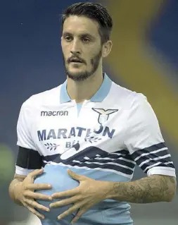  ??  ?? Periodo difficile Il trequartis­ta spagnolo Luis Alberto, 26 anni