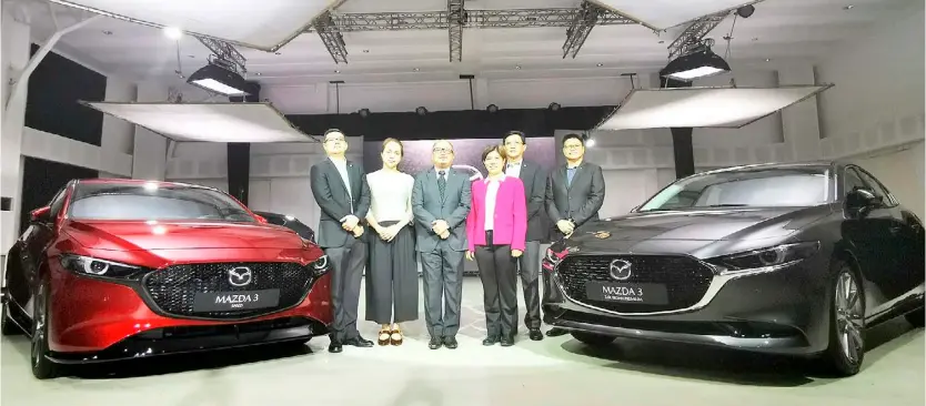  ??  ?? BERMAZ Auto Philippine­s Inc. unveils the all-new Mazda3 at Whitespace in Makati.