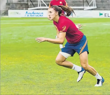  ?? FOTO: FCB ?? Patri Guijarro se entrenó el sábado en Sestao con una protección en el muslo
Su alineación obligaría a sacrificar a una delantera