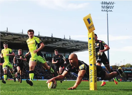  ?? PICTURES: Getty Images ?? Corner man: Olly Woodburn goes over for Exeter’s third try