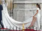  ??  ?? Damals noch Brautjungf­er: Das Kleid von Pippa (rechts) sorgte 2011 für Aufsehen.
