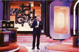  ?? ABC ?? Alec Baldwin, with telescopin­g mic in hand, hosts “Match Game.”