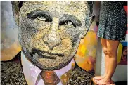  ??  ?? Retrato del presidente ruso, Vladimir Putin, hecho por la artista ucraniana Daria Marchenko el 7 de agosto de 2015 en Kiev.