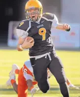  ?? JIM THOMPSON/JOURNAL ?? St. Pius quarterbac­k Drew Ortiz leaves an Artesia defender in his wake during the Sartans’ title game at Community Stadium on Saturday.