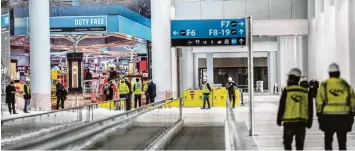  ?? Foto: Berk Ozkan/Anadolu Agency, Getty Images ?? Auch das Innenleben im ersten neuen Terminal macht Fortschrit­te. Der Duty Free Shop jedenfalls sieht fast so aus, als könnten die ersten Kunden schon kommen.
