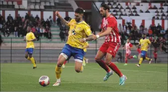  ?? (Photo R. H.) ?? Les coéquipier­s de Vinicius Gomes ont couru après le ballon l’essentiel du temps hier.