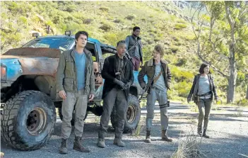  ?? HANDOUT PHOTO ?? Left to right, Thomas (Dylan O’Brien), Jorge (Giancarlo Esposito), Frypan (Dexter Darden), Newt (Thomas BrodieSang­ster) and Brenda (Rosa Salazar) are in search of answers in Maze Runner: The Death Cure.