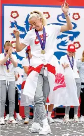  ?? GETTY IMAGES ?? Happy feet: England’s goal hero thrills fans at Trafalgar Square