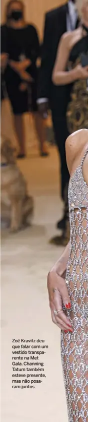  ?? ?? Zoë Kravitz deu que falar com um vestido transparen­te na Met Gala. Channing Tatum também esteve presente, mas não posaram juntos