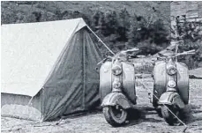  ?? FOTO: RUDOLF BAST ?? Rudolf Bast und sein Zwillingsb­ruder Fred waren gemeinsame stolze Besitzer eines Lambretta-Rollers.