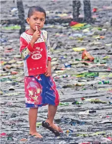  ?? SI FELIMON ?? DAMAK. That is how Davao City Mayor Sara Z. Duterte-Carpio describes the city's coastal villages, and she is just stating a fact as seen in this photo at Isla Verde, Brgy. 23-C, in Davao City, where no matter how often a coastal cleanup is held,...