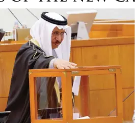  ?? — Photo by Yasser Al-Zayyat ?? KUWAIT: His Highness the Prime Minister Sheikh Jaber Al-Mubarak Al-Hamad Al-Sabah casts his vote during the speaker’s election yesterday.