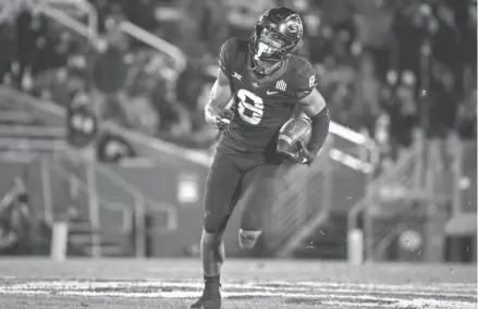  ?? BRIAN POWERS/USA TODAY SPORTS ?? Iowa State wide receiver Xavier Hutchinson runs for a touchdown against Oklahoma on Oct. 3. The Cyclones won the game 37-30.