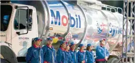  ??  ?? OFERTA. ExxonMobil busca ofrecer su propio combustibl­e que se refina en Texas.