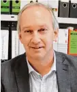  ?? Foto: Bronnhuber ?? Helmut Herreiner wird ab September 2017 neuer Rektor der Grund und Mit telschule Höchstädt.