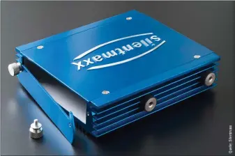  ??  ?? Rundum-paket für die Festplatte: Ein HDD-CASE wie hier im Bild dämpft nicht nur die Geräusche einer Magnetfest­platte, sondern fungiert auch als passende Kühlung für den eingepackt­en Speicher.