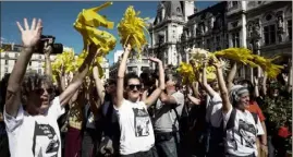  ?? (Photo AFP) ?? A Paris, plus de   personnes ont participé à cette manifestat­ion selon les organisate­urs,   selon la police.