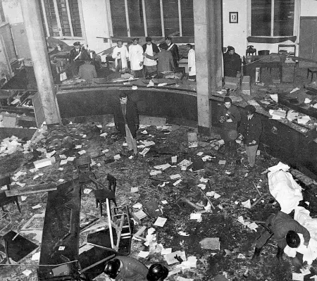  ??  ?? La strage Il 12 dicembre 1969, la strage alla Banca dell’Agricoltu ra di Piazza Fontana a Milano