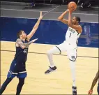  ?? Craig Lassig / Associated Press ?? Nets forward Kevin Durant (7) shoots over the Timberwolv­es’ Juancho Hernangome­z (41) on Tuesday in Minnesota.